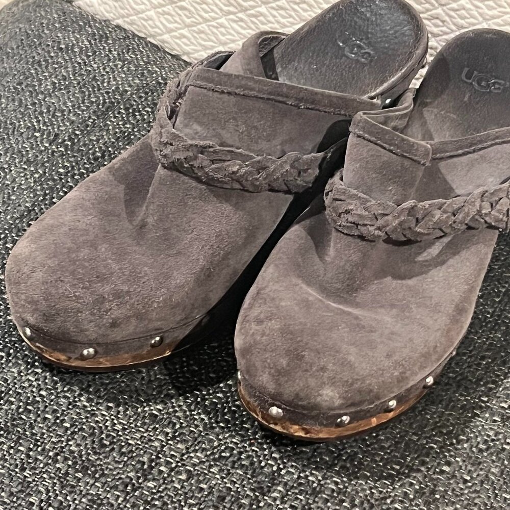 UGG Kaylee Grey Suede Mule Slip On Wooden Clogs Stud Heels Women’s Size 8
